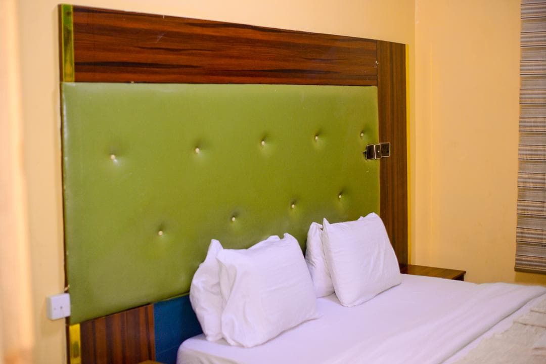 Diplomat Room images 1